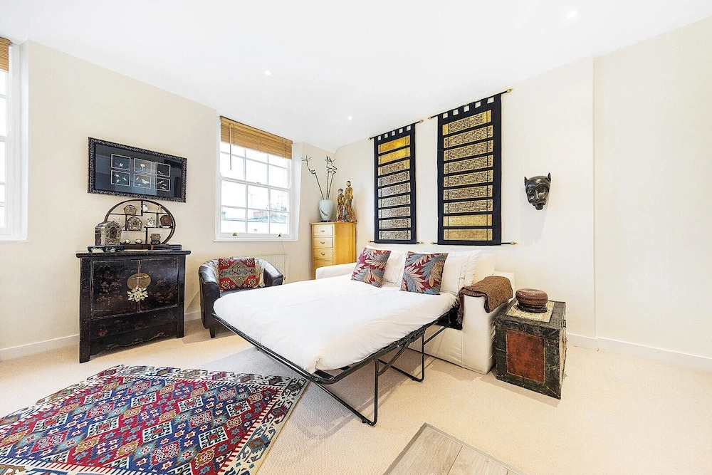 Eclectic Art in Pimlico
