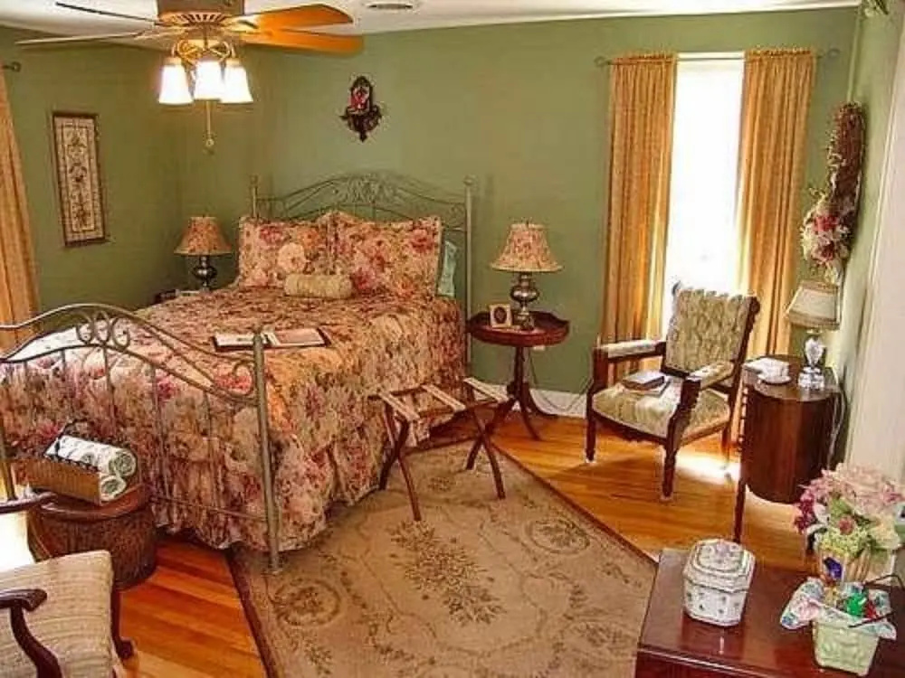 Frog Hollow Bed and Breakfast