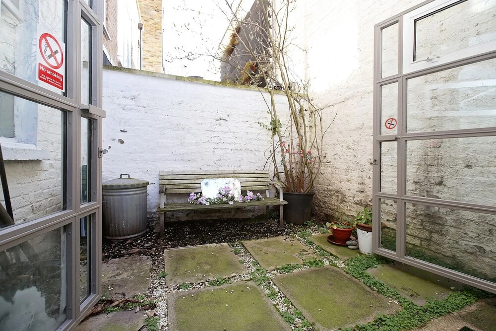 Bright Chic Garden Apartment
