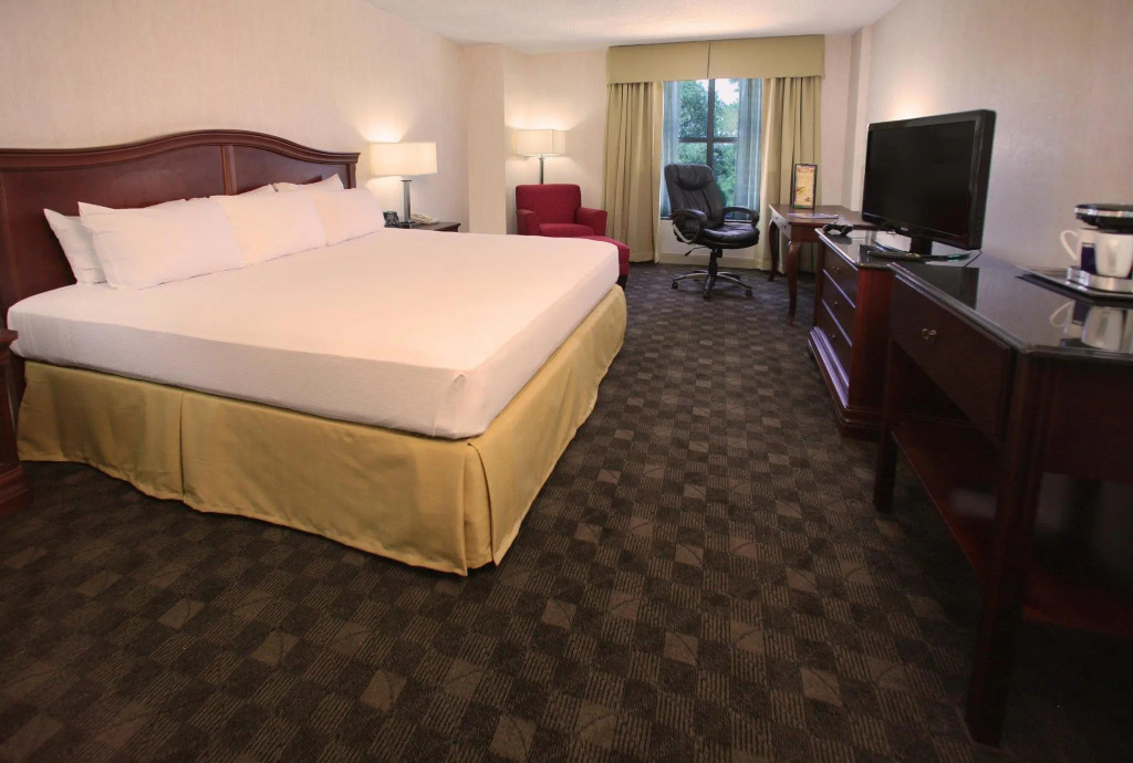 DoubleTree by Hilton Norfolk Airport