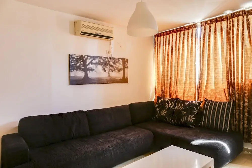 Central Apartment by Rothschild & Market
