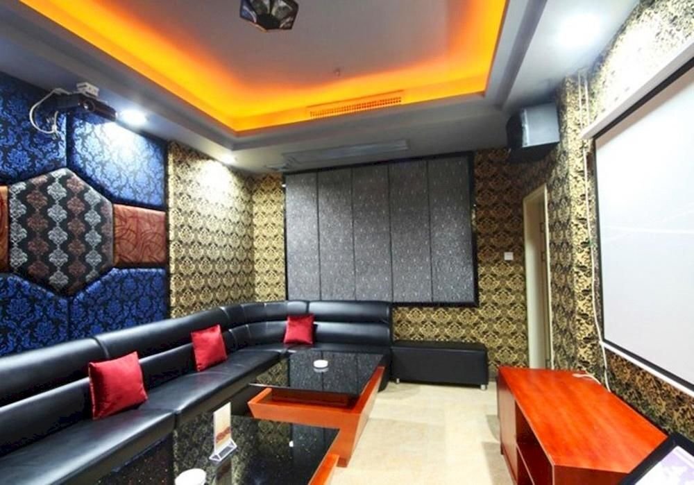 Yihua Riverview Hot Spring Holiday Hotel