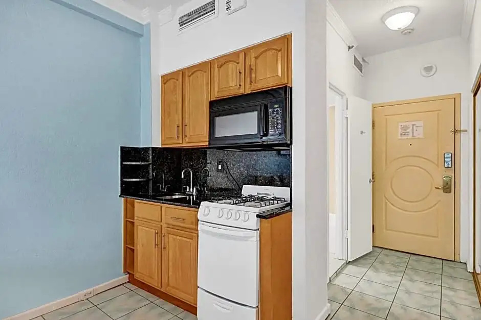 HB 414 - Beach Front suite at Hollywood Beach Resort - direct beach access Swimming Pool