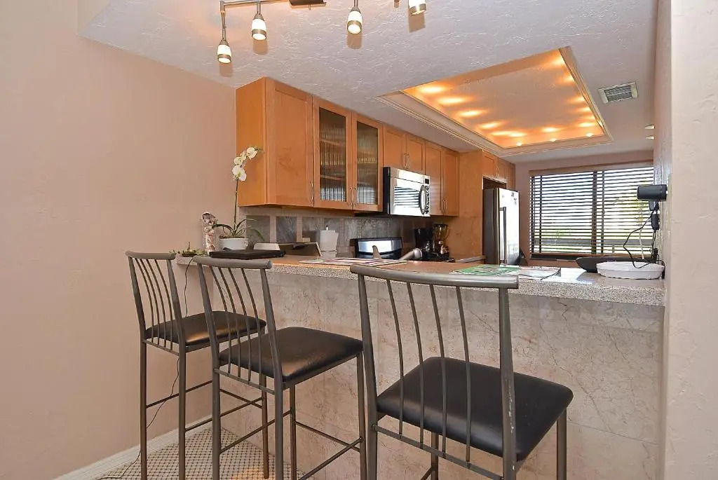 Islands End 302, 2 Bedrooms, Sleeps 6, Heated Pool, Beach Front, Elevator
