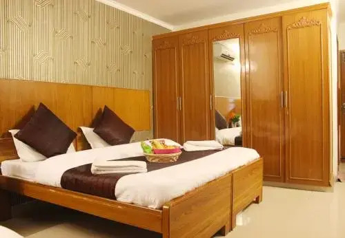 Hotel Delhi Marine Club C6