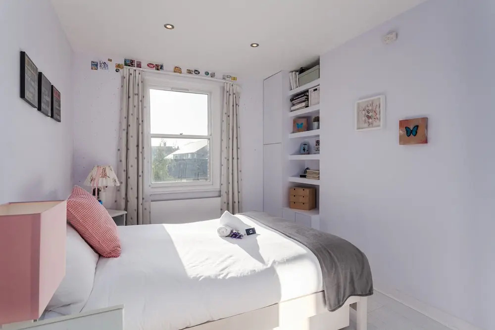 Bright and Modern Shepherd's Bush Gem - ROS