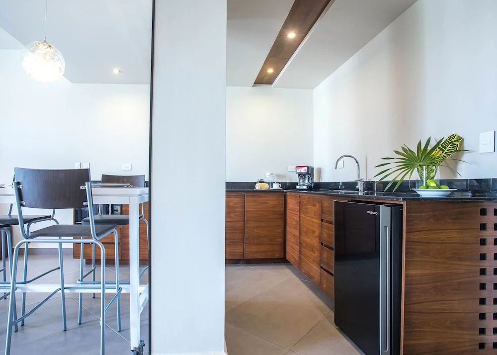 Honey B Suites