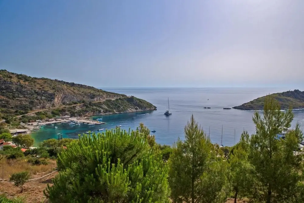 Coastal Paradise Found - Komis Private Pool Retreat