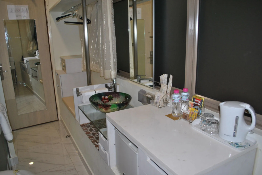 Jayleen Clarke Quay Hotel
