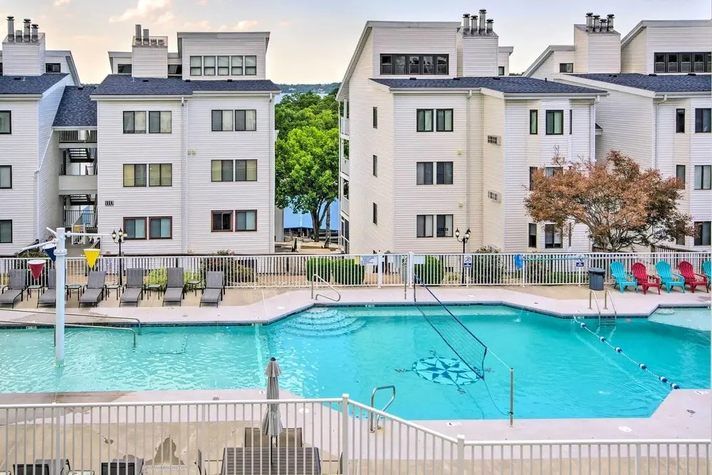 Charming Condo w/ Pool Access in Osage Beach!