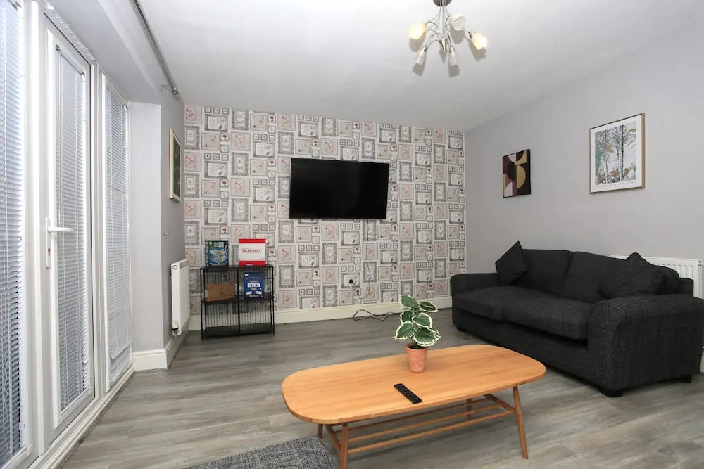 Beautiful 5 Bed Detached House - Sleeps 9