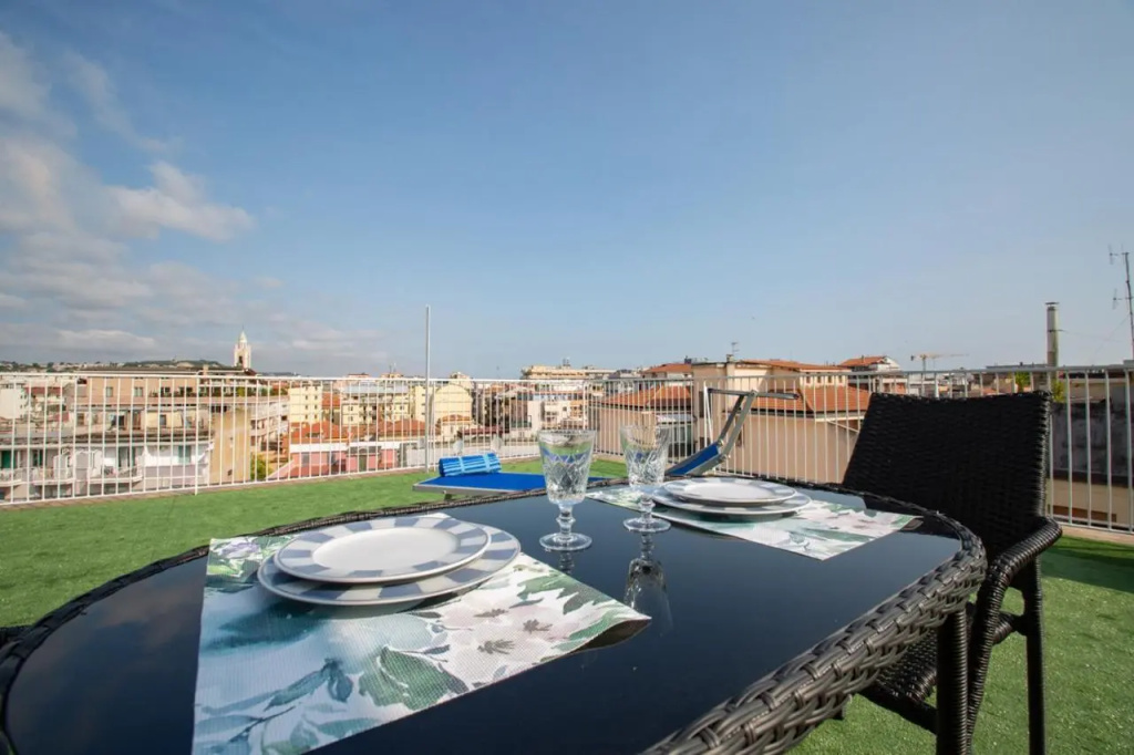 Pieno centro, due passi dal mare e 180mq terrazza