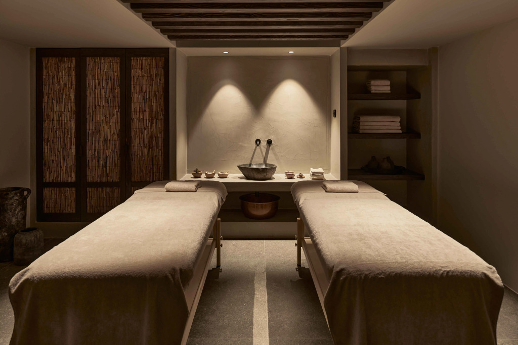 Theros All Suite Hotel