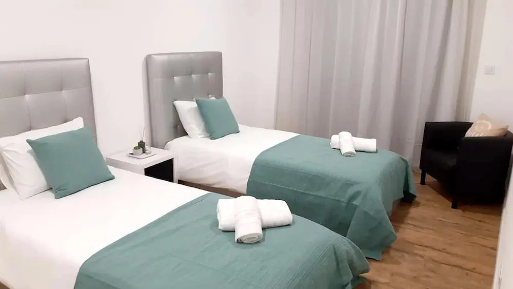 Spacious Villa in Palmela with Private Pool and Garden