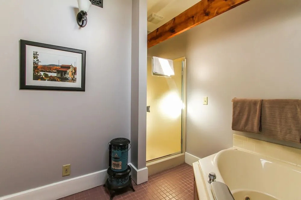 Carriage House Bed & Breakfast