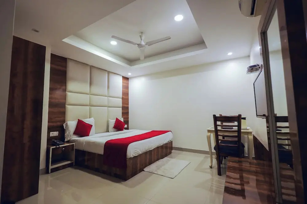 Airpot The Paramonnt Hotel