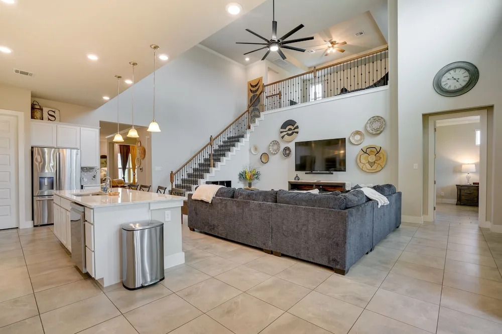 Spacious San Antonio Home: 4 Mi to Seaworld!
