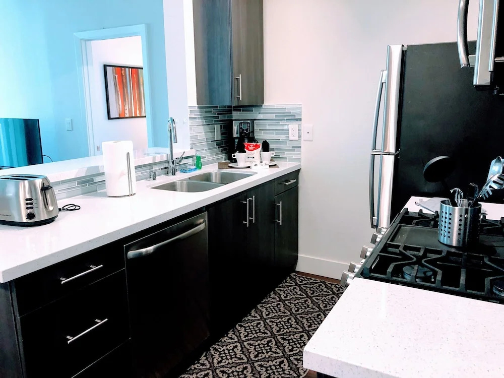 LA Westwood Deluxe Suites