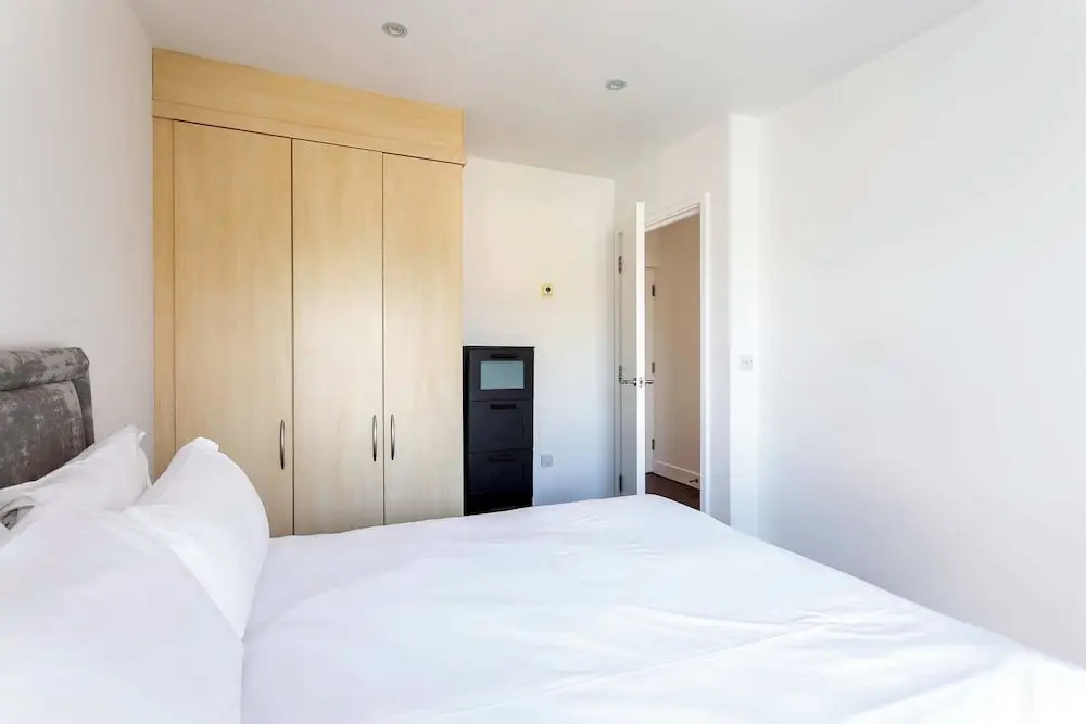RAI - Modern Tower Hill Penthouse