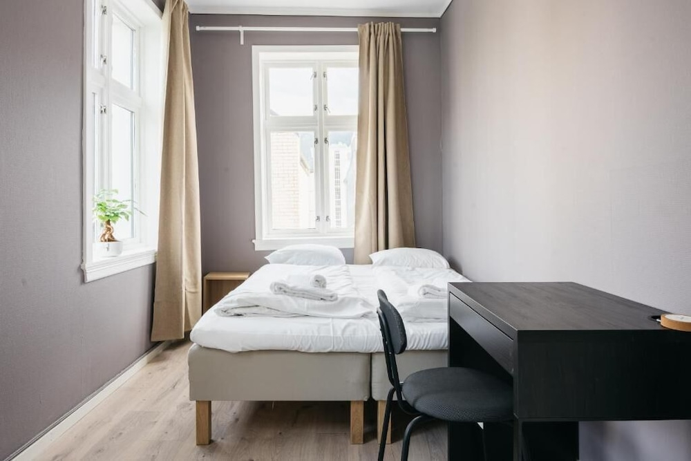 S54 - Private Rooms in the City Center