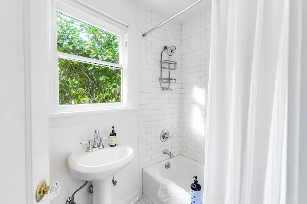 Montlake Hideaway in Spite House