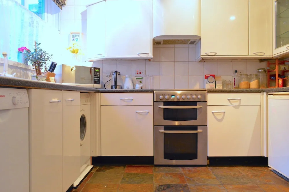 Spacious 2 Bedroom House With Garden in Islington