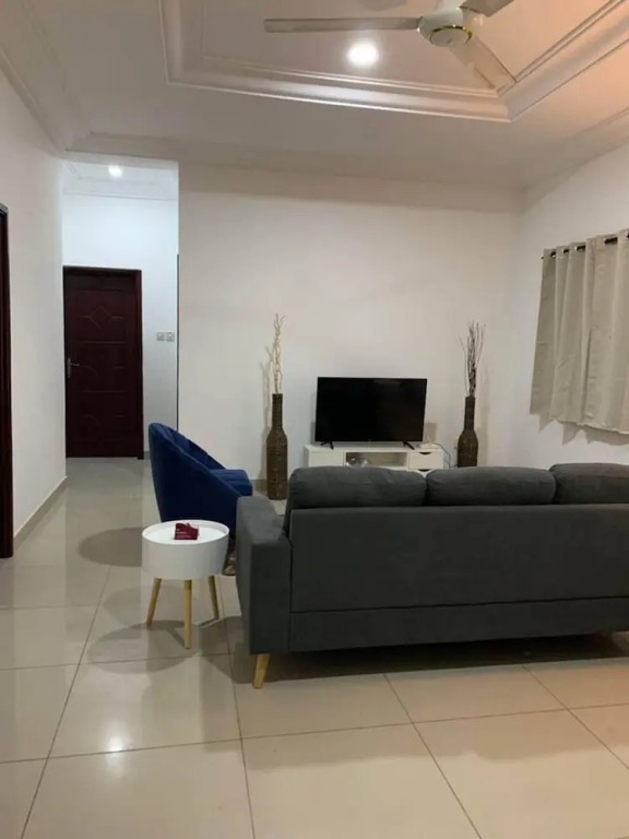 Entire Cozy 2-bedroom House Plus Free Car Use