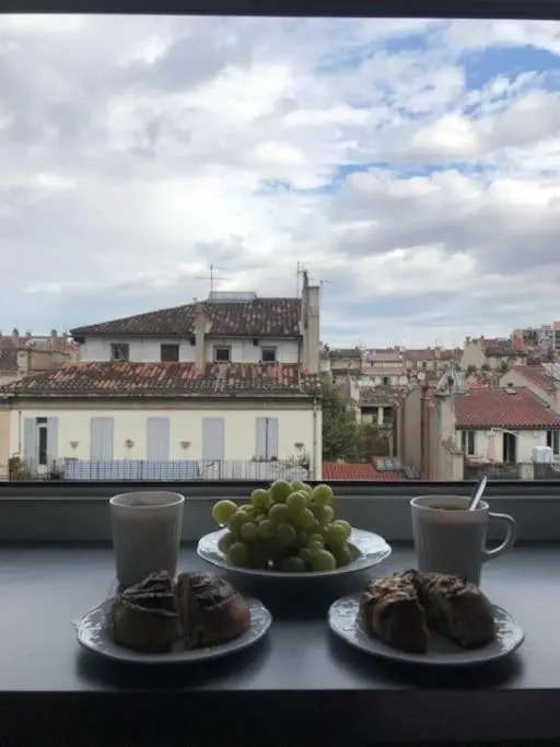 Grand studio avec vue sur notre Dame de la garde