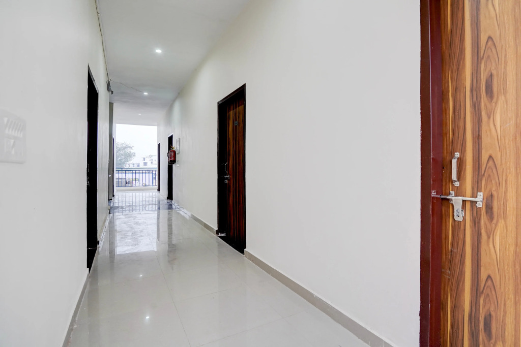 Super Hotel O SGT University Road Formerly Budhera