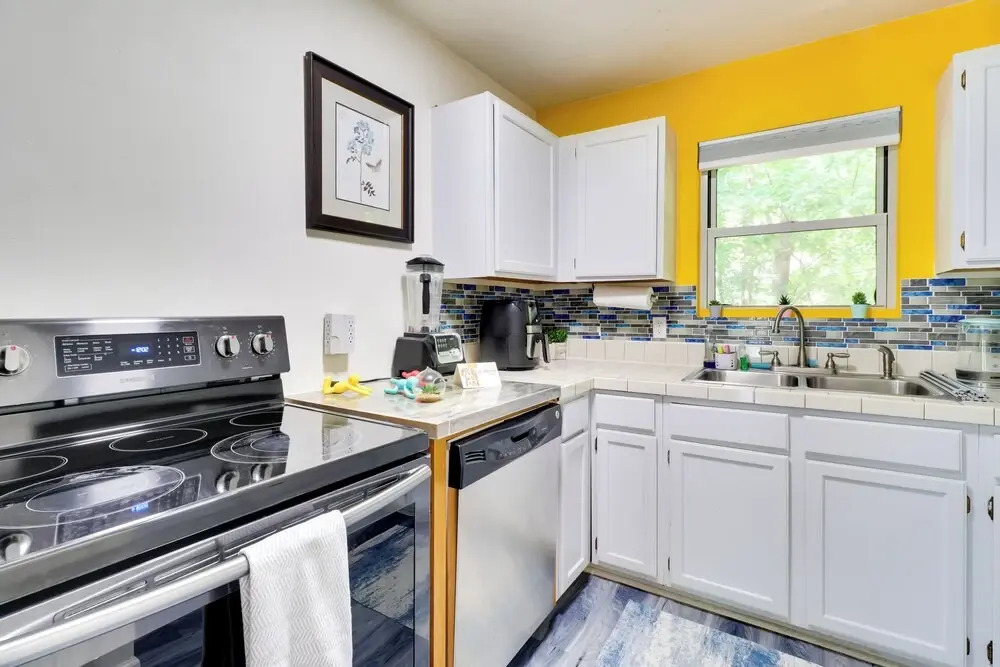 1 Mi to Dtwn + Fenced Yard: Georgetown Getaway!