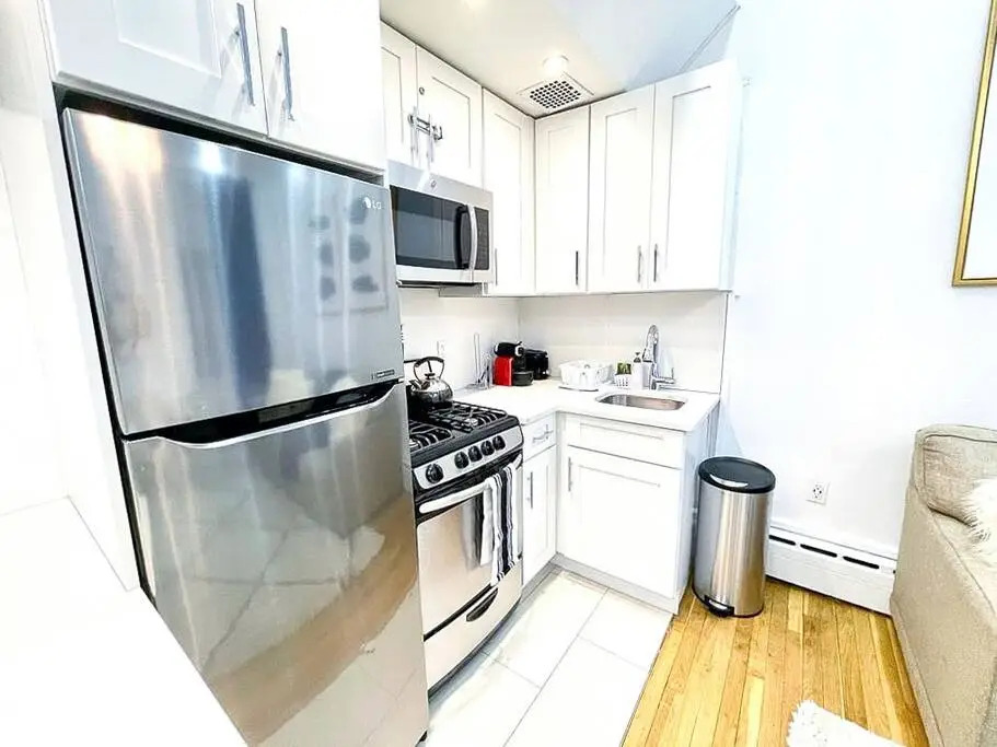 62-2b Renovated 1BR in Prime Upper East Side