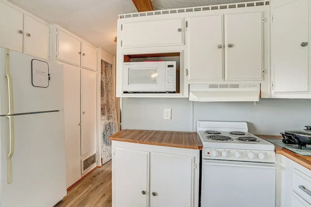 Davenport Couple's Retreat w/ Resort Perks!