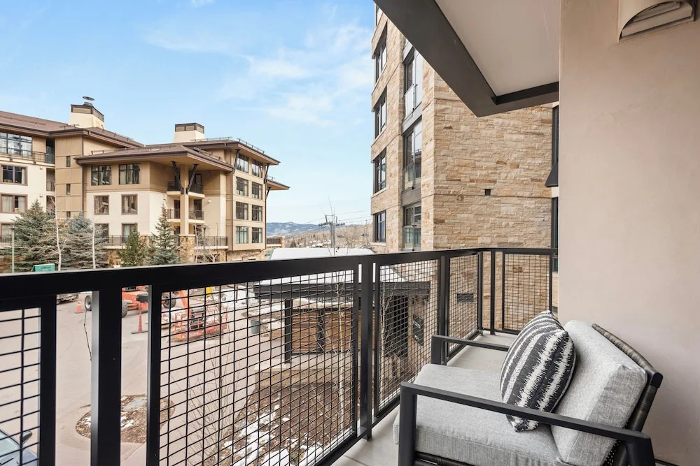 Snowmass Lux Getaway by Snowmass Vacations