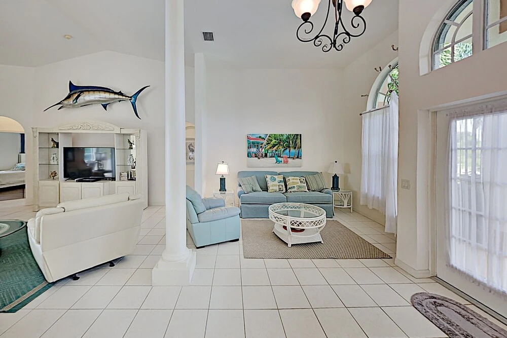 Waterfront W/ Screened Lanai, Pool & Kayaks 4 Bedroom Home