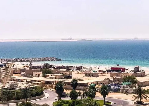 Deluxe Suite At The Doorstep Of Sharjah Mall