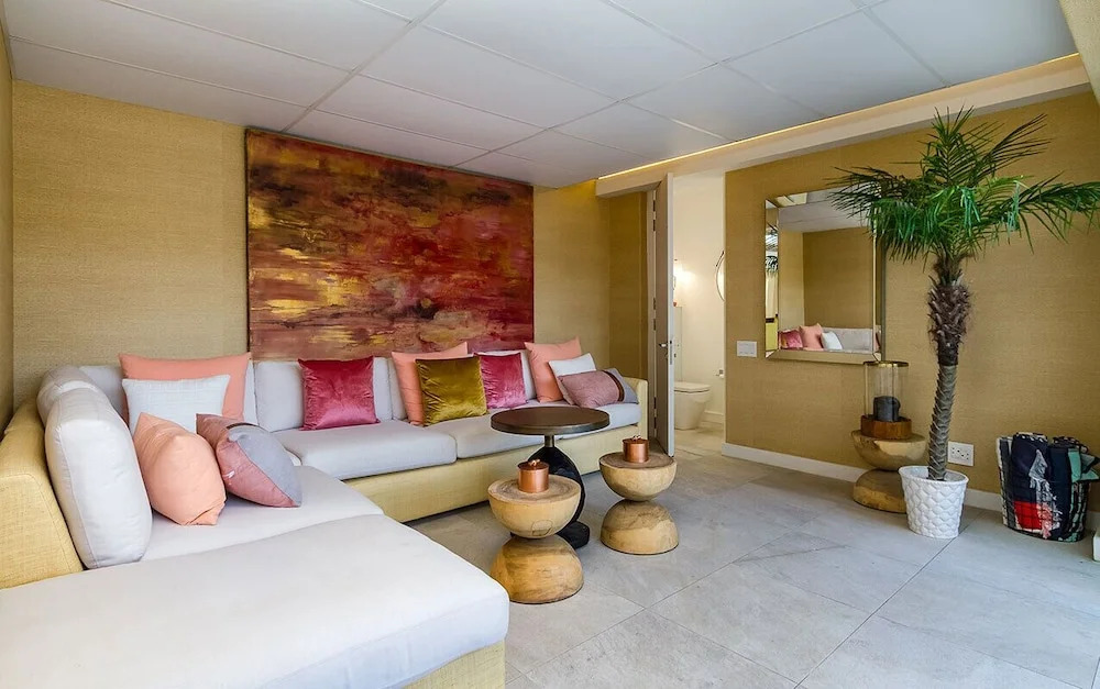 YOLO Spaces - Clifton Private Beach Villa