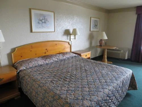Budgetel Inn & Suites