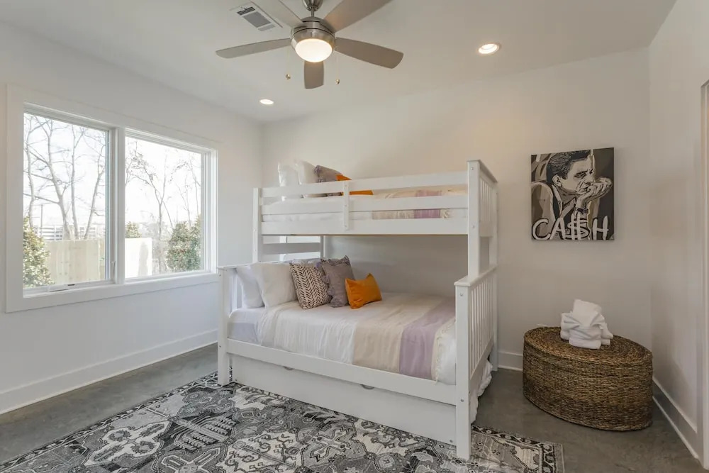 Ech2 - Perfect Palace in City Heights With Rooftop Terrace and Tons of Space!