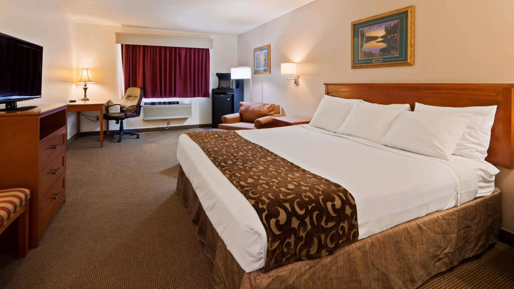 Serena Inn & Suites