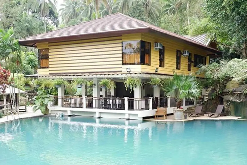 Kamayan sa Palaisdaan Hotel and Resort Quezon