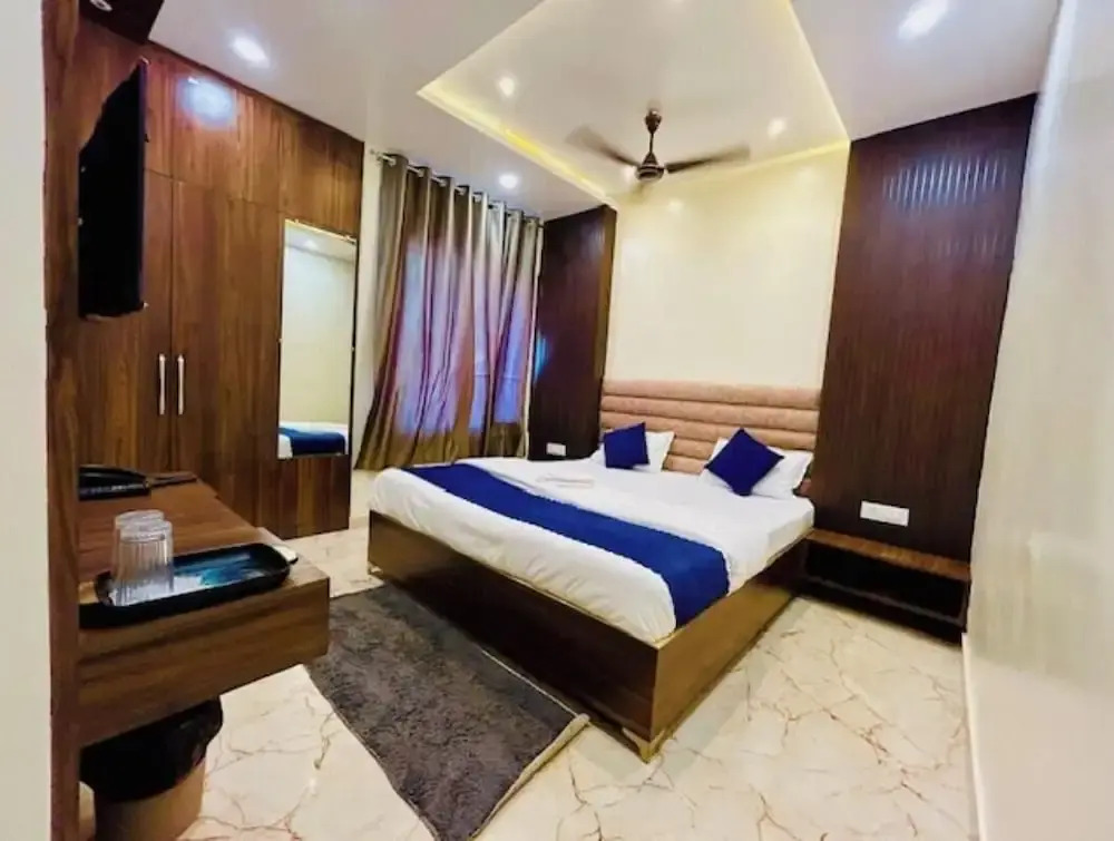 Hotel R K Palace