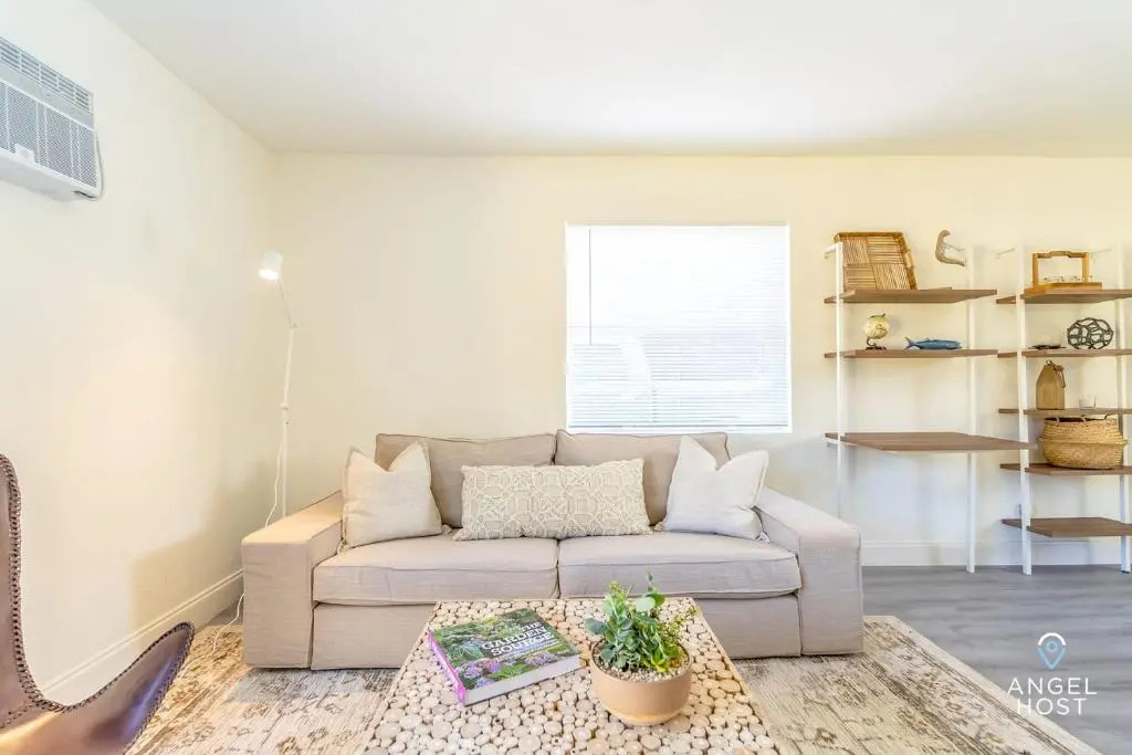 Sleek and Cozy Space 8Min to Ft Lauderdale Beaches!