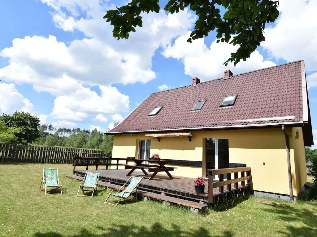 Cottage in a quiet location by the lake Mausz, Parchowo in Kashubia