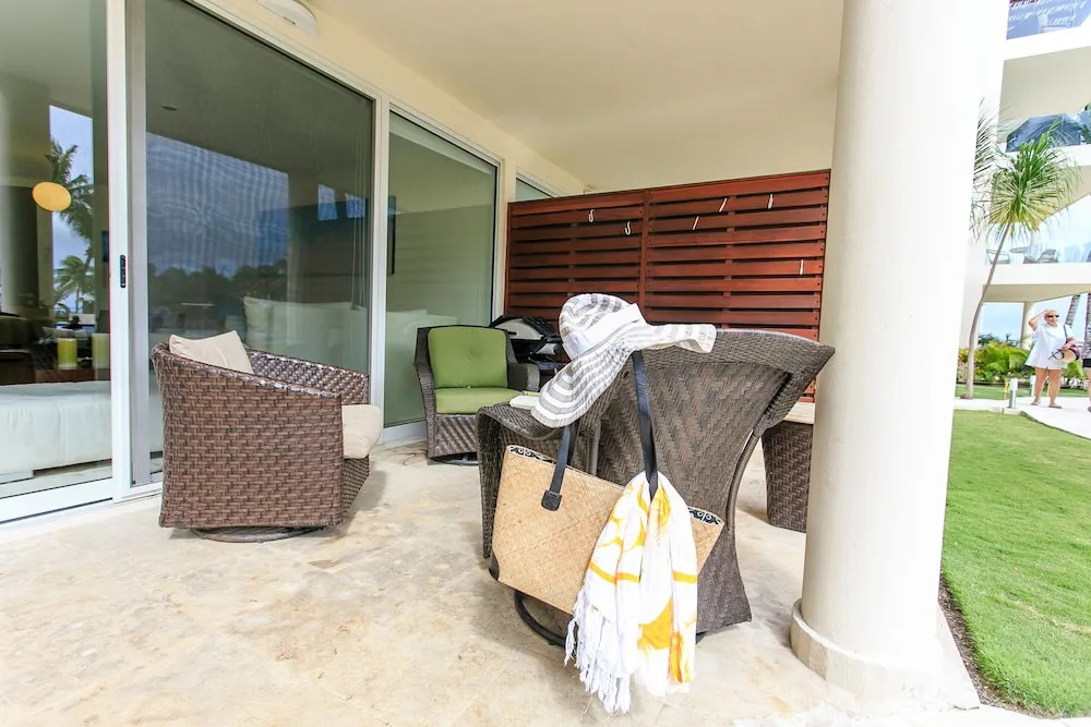 Elements GH18 2 Bedrooms by RedAwning