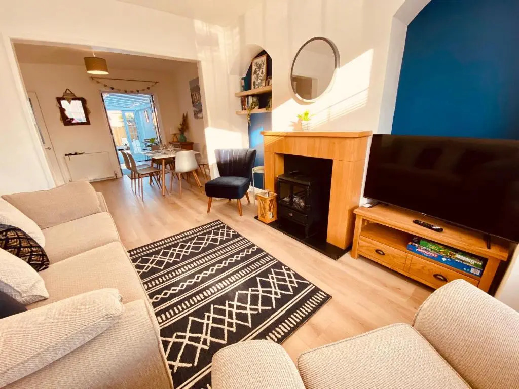 3 Bed House with Garden near Weymouth Beach