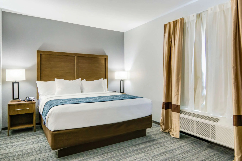 Comfort Suites DeSoto Dallas South