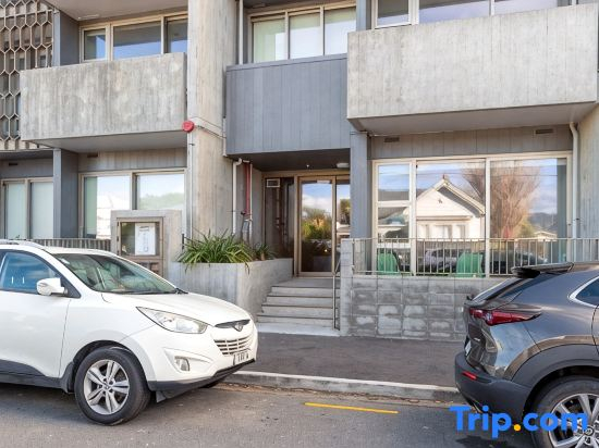 Petone Studio - Balcony, Bath Tub, Sleeps 2