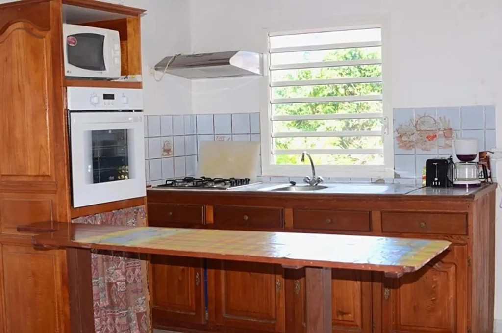 Appartement de 2 chambres avec piscine privee jardin clos et wifi a Deshaies a 1 km de la plage