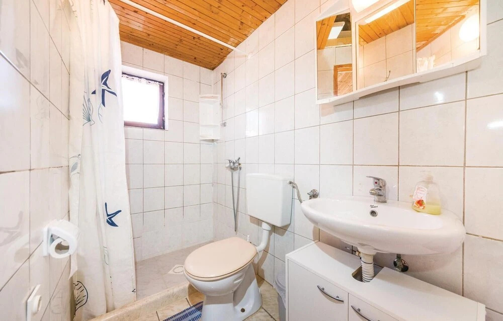 Beautiful Apartment in Vir With 2 Bedrooms and Wifi