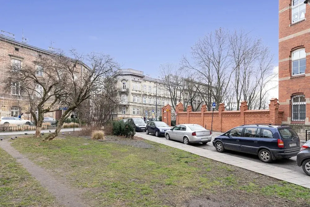 WS 3-Bedroom Old Town Apartment